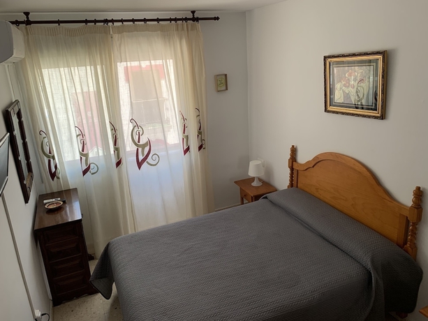 Imagen de la habitación del Hotel Hostal Mediterr&aacute;neo, Torre del Mar. Foto 11
