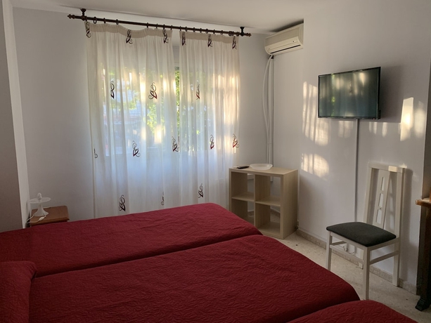 Imagen de la habitación del Hotel Hostal Mediterr&aacute;neo, Torre del Mar. Foto 14