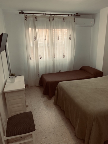 Imagen de la habitación del Hotel Hostal Mediterr&aacute;neo, Torre del Mar. Foto 19