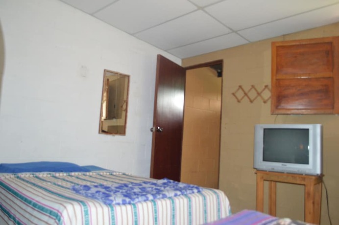 Imagen de la habitación del Hotel Hostal Meson de San Fernando. Foto 18