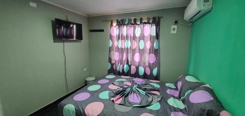 Imagen de la habitación del Hotel Hostal Mi Lindo Septiembre. Foto 4