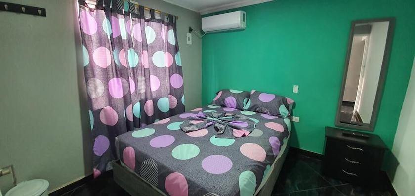 Imagen de la habitación del Hotel Hostal Mi Lindo Septiembre. Foto 14