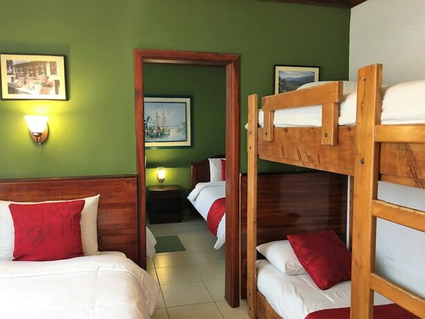 Imagen de la habitación del Hotel Hostal Mitad del Mundo. Foto 13