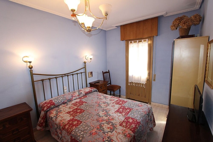 Imagen de la habitación del Hotel Hostal Mónica. Foto 5