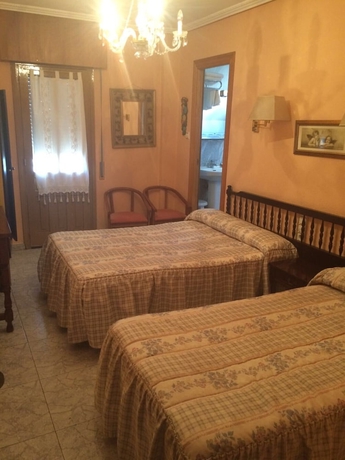 Imagen de la habitación del Hotel Hostal Mónica. Foto 8