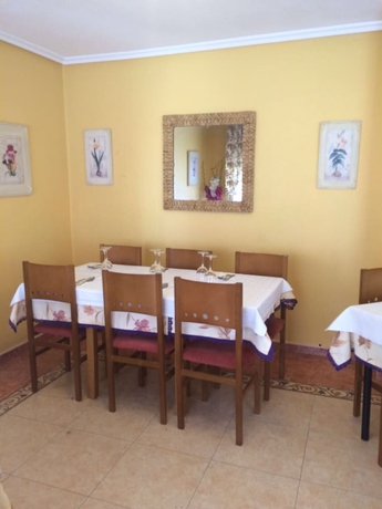 Imagen del bar/restaurante del Hotel Hostal Mónica. Foto 4