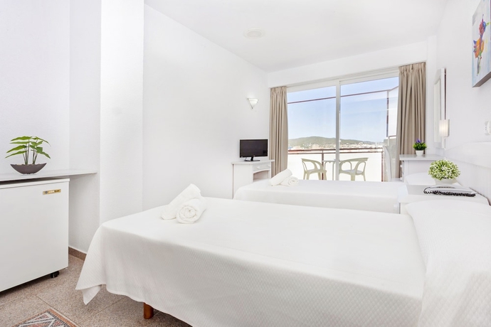 Imagen de la habitación del Hotel Hostal Molins Park. Foto 4