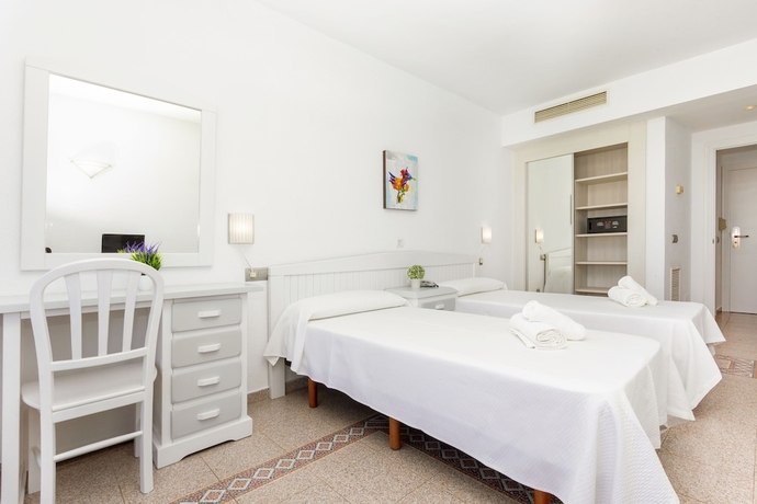 Imagen de la habitación del Hotel Hostal Molins Park. Foto 5