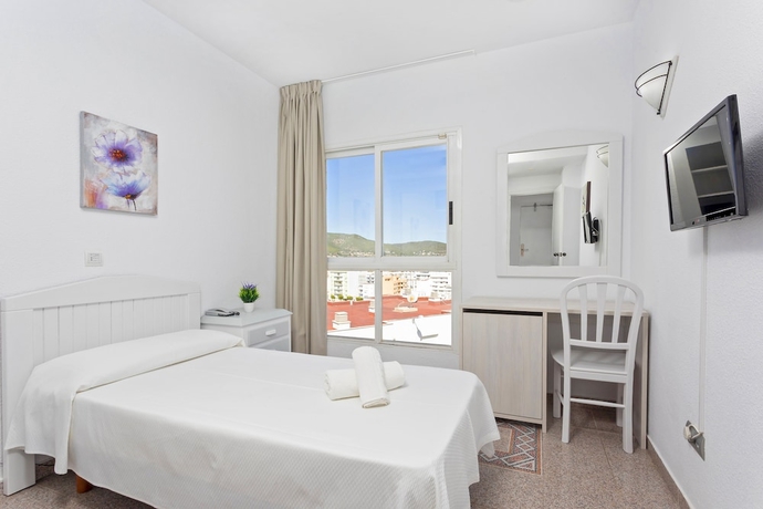 Imagen de la habitación del Hotel Hostal Molins Park. Foto 8