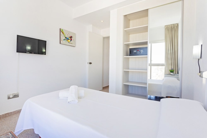 Imagen de la habitación del Hotel Hostal Molins Park. Foto 9