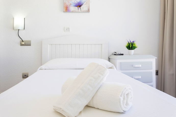 Imagen de la habitación del Hotel Hostal Molins Park. Foto 12