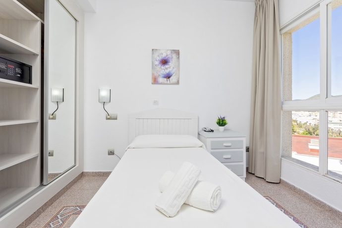 Imagen de la habitación del Hotel Hostal Molins Park. Foto 13