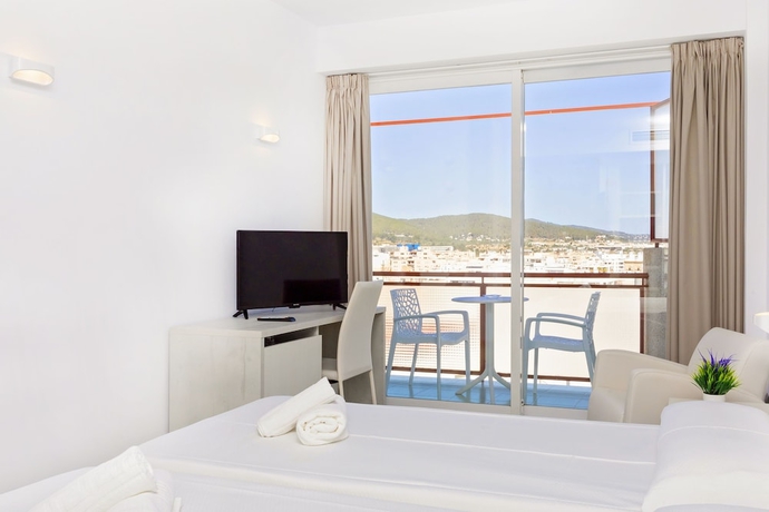 Imagen de la habitación del Hotel Hostal Molins Park. Foto 15