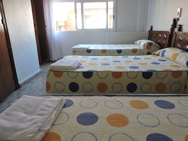 Imagen de la habitación del Hotel Hostal Monreal. Foto 5