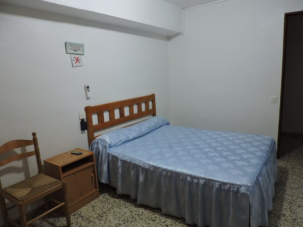 Imagen de la habitación del Hotel Hostal Monreal. Foto 16