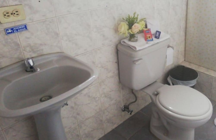 Imagen de la habitación del Hotel Hostal Novel. Foto 18