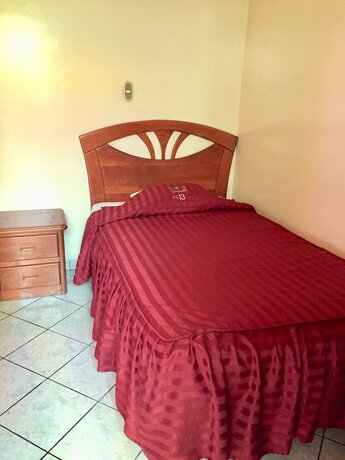 Imagen de la habitación del Hotel Hostal Oasis. Foto 17