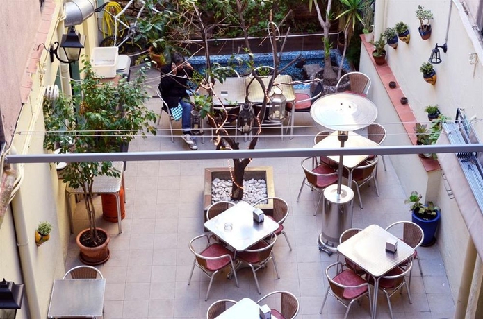 Imagen de los exteriores del Hotel Hostal Palermo. Foto 3