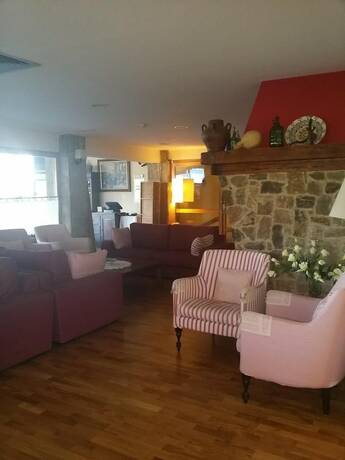 Imagen general del Hotel Hostal Pedraforca. Foto 8