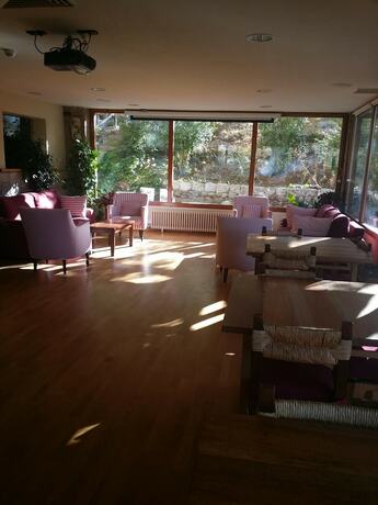 Imagen general del Hotel Hostal Pedraforca. Foto 13