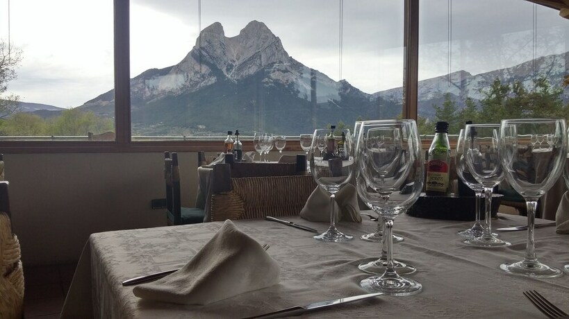 Imagen general del Hotel Hostal Pedraforca. Foto 18