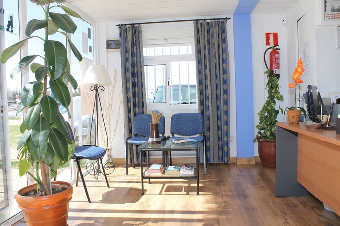 Imagen de los interiores del Hotel Hostal Puente Del Rey. Foto 4