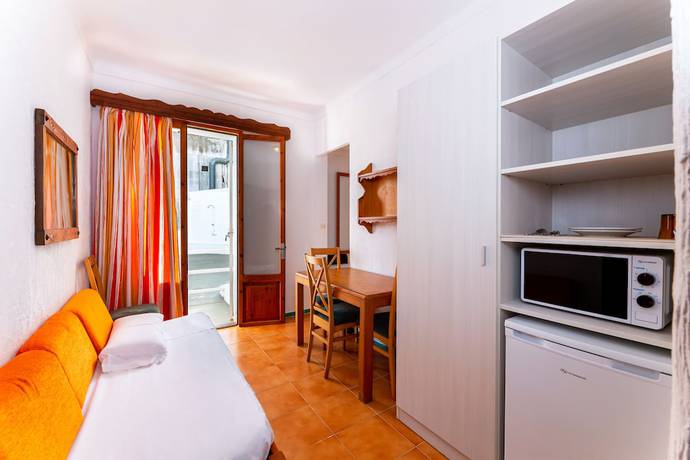 Imagen de la habitación del Hotel Hostal Residencia San Francisco. Foto 6