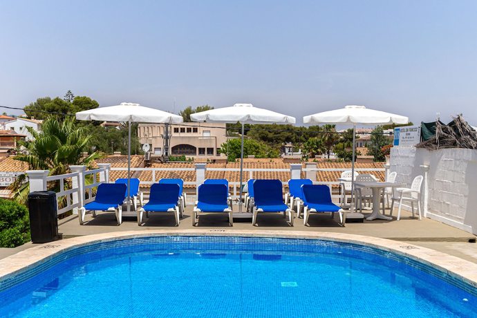 Imagen de la piscina del Hotel Hostal Residencia San Francisco. Foto 17