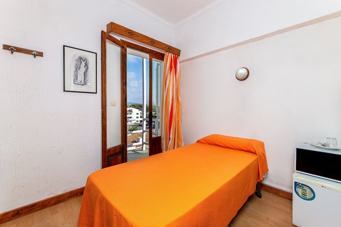 Imagen de la habitación del Hotel Hostal Residencia San Francisco. Foto 10