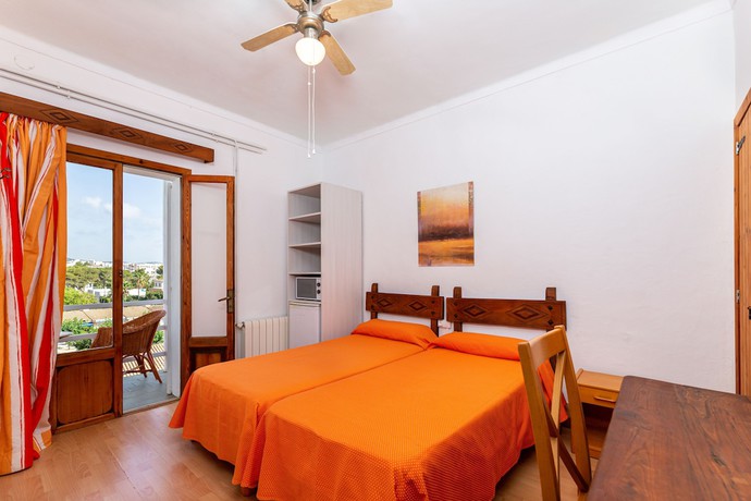 Imagen de la habitación del Hotel Hostal Residencia San Francisco. Foto 14