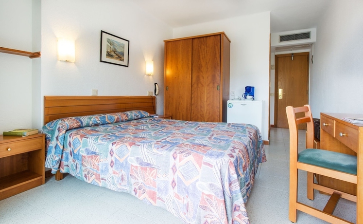 Imagen de la habitación del Hotel Hostal Residencia Sutimar. Foto 3