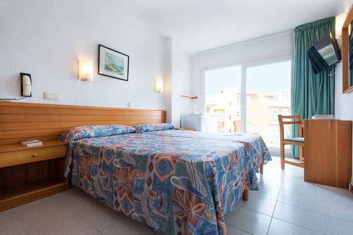 Imagen de la habitación del Hotel Hostal Residencia Sutimar. Foto 4