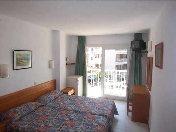 Imagen de la habitación del Hotel Hostal Residencia Sutimar. Foto 6