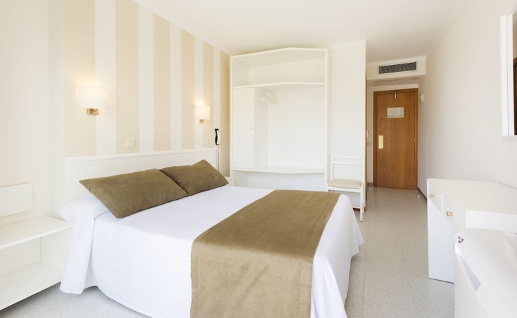 Imagen de la habitación del Hotel Hostal Residencia Sutimar. Foto 7