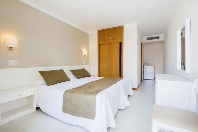 Imagen de la habitación del Hotel Hostal Residencia Sutimar. Foto 11