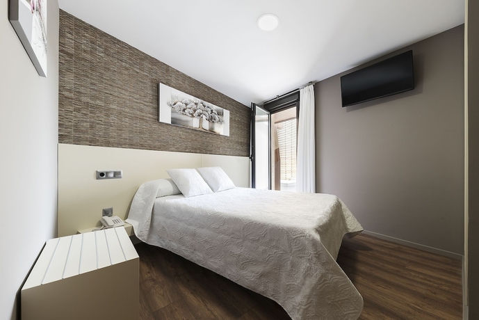 Imagen de la habitación del Hotel Hostal Residencia Victoria. Foto 12