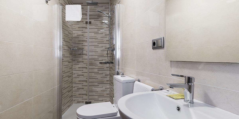 Imagen de la habitación del Hotel Hostal Residencia Victoria. Foto 14