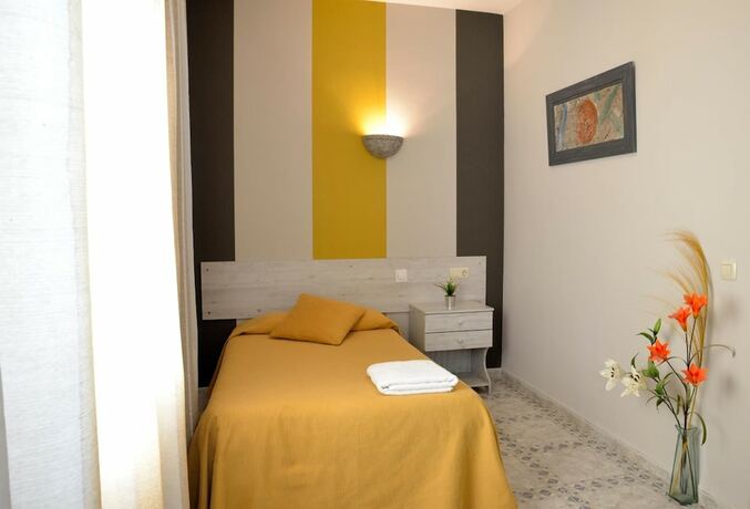 Imagen general del Hotel Hostal Restaurante Cuatro Caminos. Foto 4