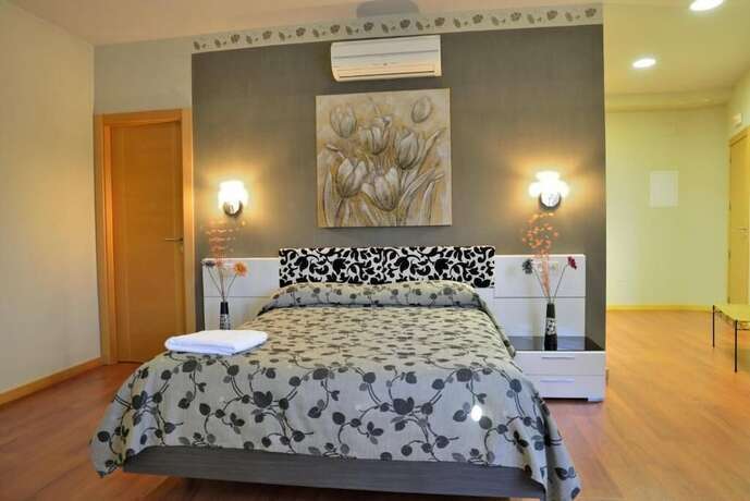 Imagen general del Hotel Hostal Restaurante Cuatro Caminos. Foto 6