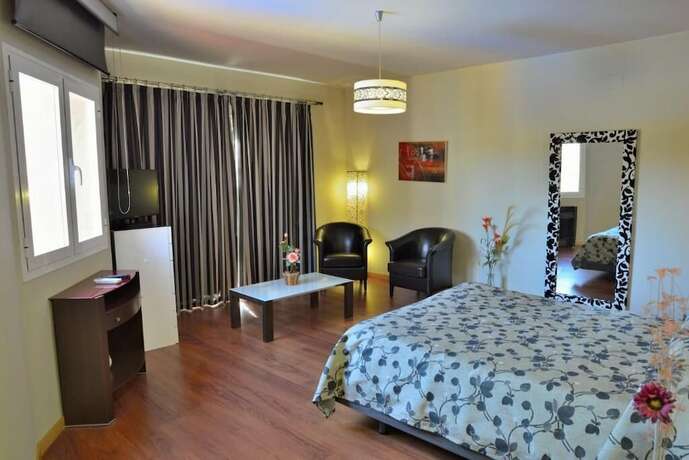 Imagen general del Hotel Hostal Restaurante Cuatro Caminos. Foto 8