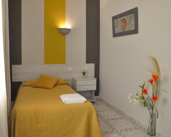 Imagen general del Hotel Hostal Restaurante Cuatro Caminos. Foto 13