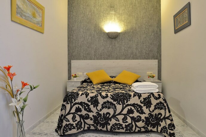 Imagen de la habitación del Hotel Hostal Restaurante Cuatro Caminos. Foto 19