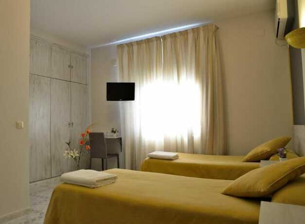 Imagen general del Hotel Hostal Restaurante Cuatro Caminos. Foto 15