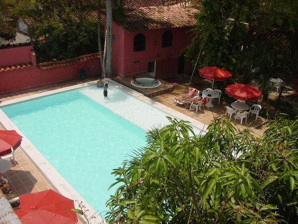 Imagen de la piscina del Hotel Hostal Restaurante Guaracu. Foto 15