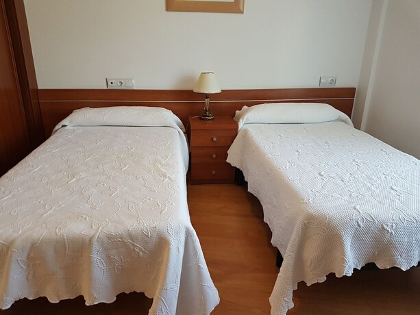 Imagen de la habitación del Hotel Hostal Restaurante La Charola. Foto 16