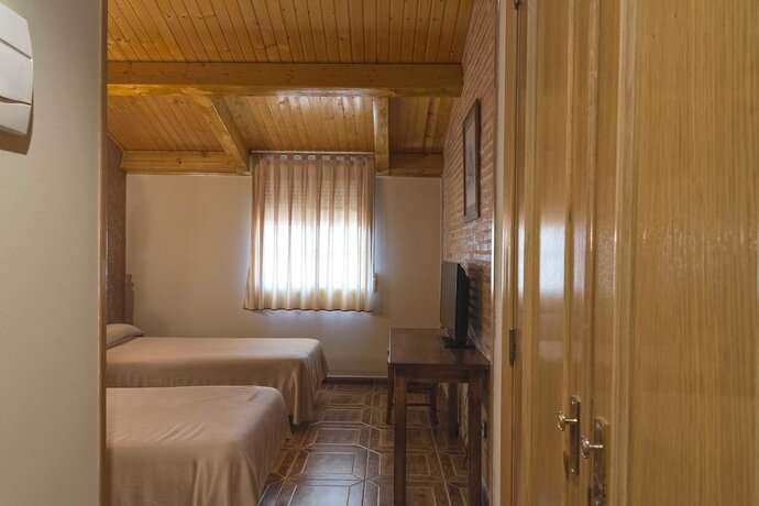 Imagen de la habitación del Hotel Hostal Restaurante La Sima. Foto 17