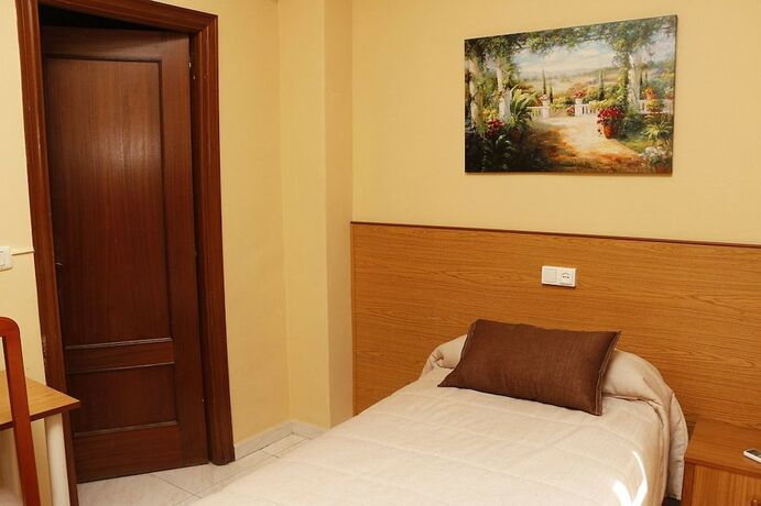 Imagen general del Hotel Hostal Restaurante Labrat. Foto 7