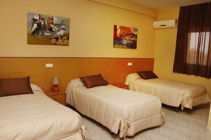 Imagen de la habitación del Hotel Hostal Restaurante Labrat. Foto 19