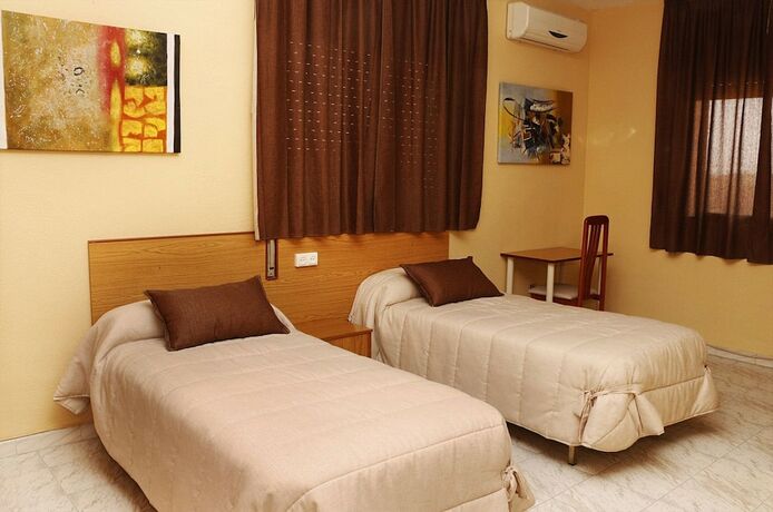 Imagen general del Hotel Hostal Restaurante Labrat. Foto 11