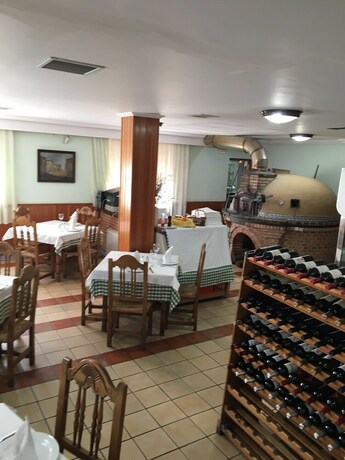 Imagen general del Hotel Hostal Restaurante Los Chopos. Foto 11